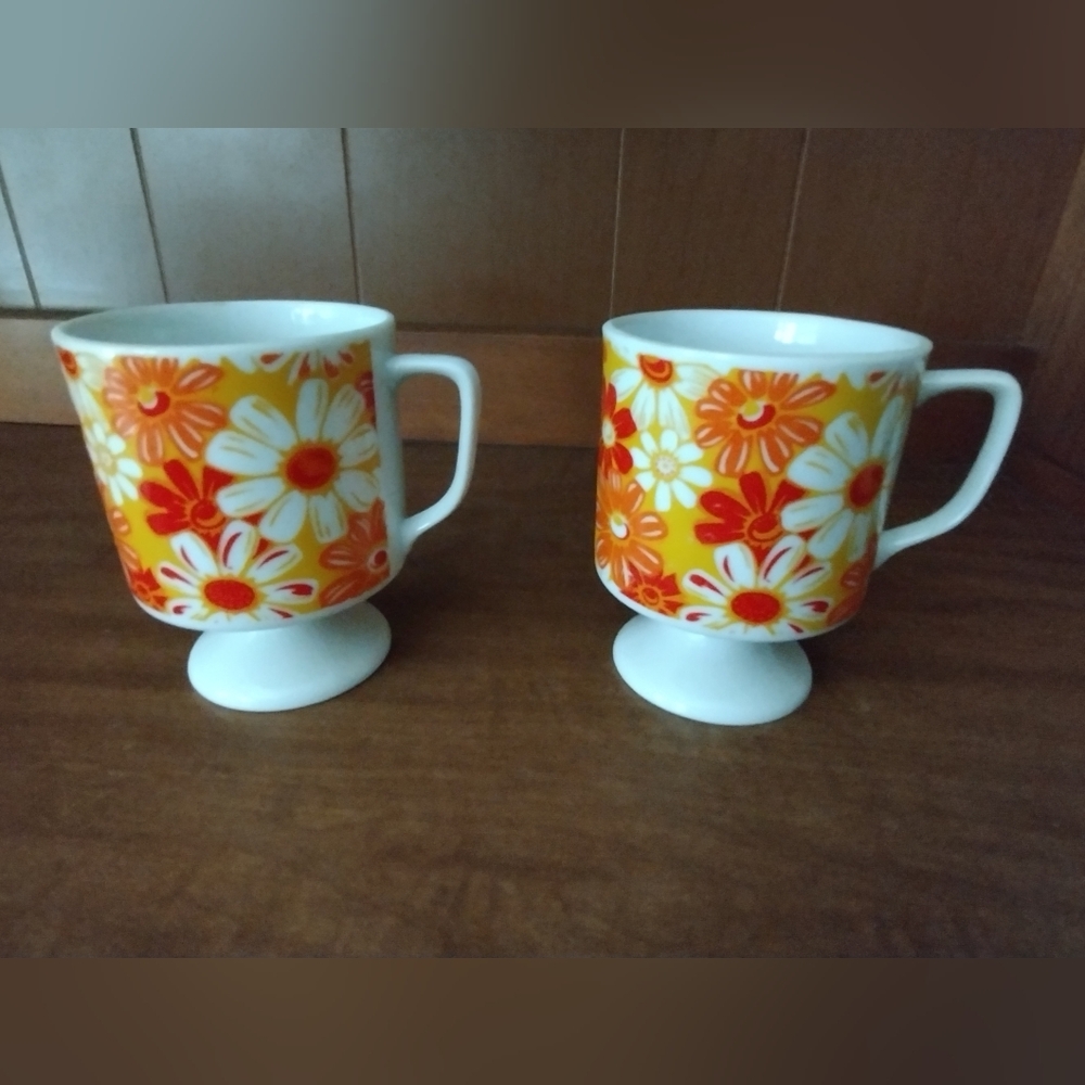 Vintage beverage mugs - Picture 2 of 7